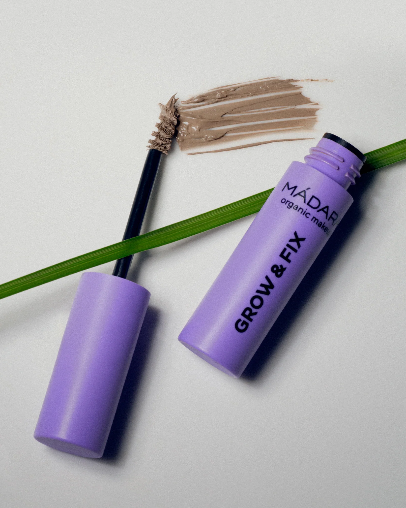 Brow and Lash Booster - Image 16