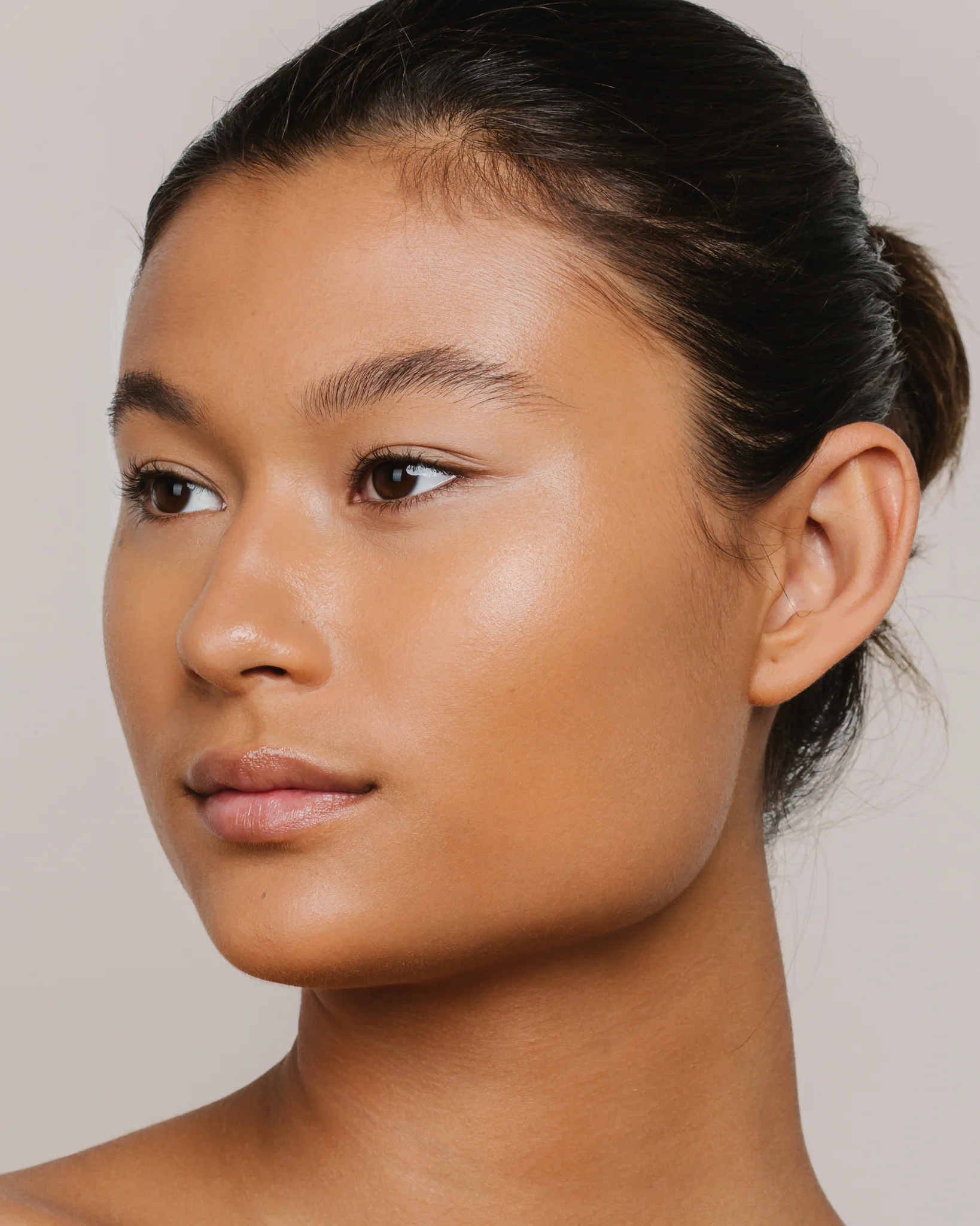 Soft Glow Foundation SPF20 - Image 38