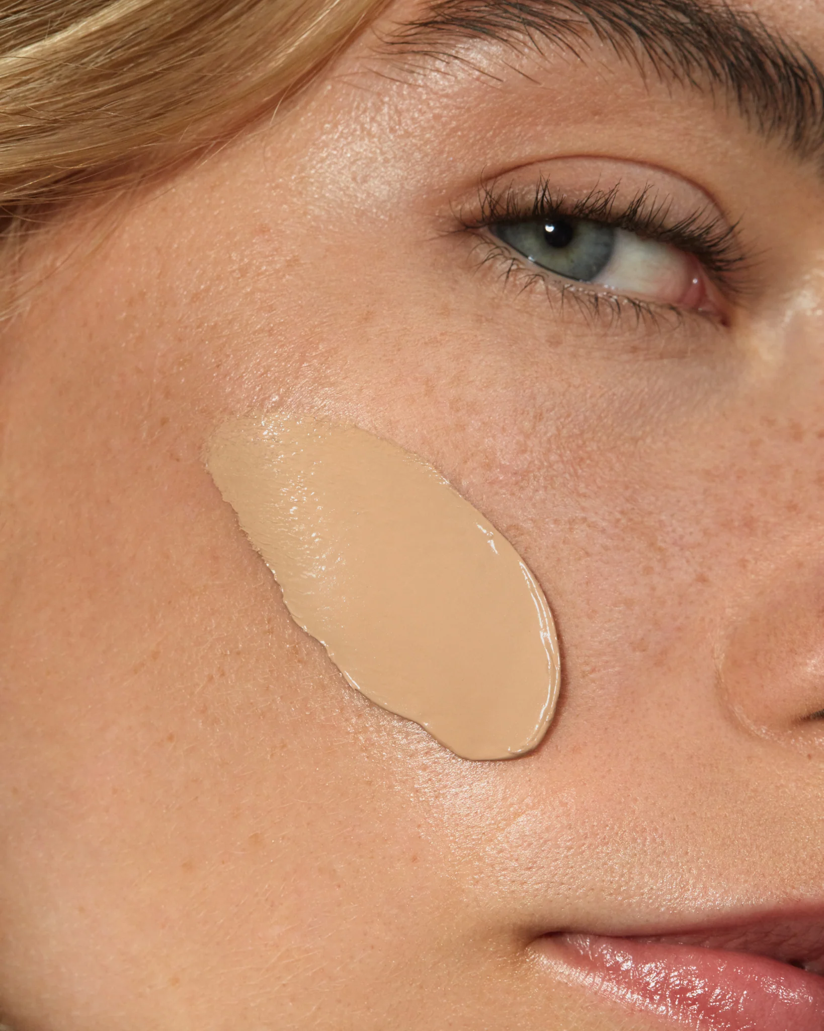 Semi-Matte Peptide Foundation - Image 87
